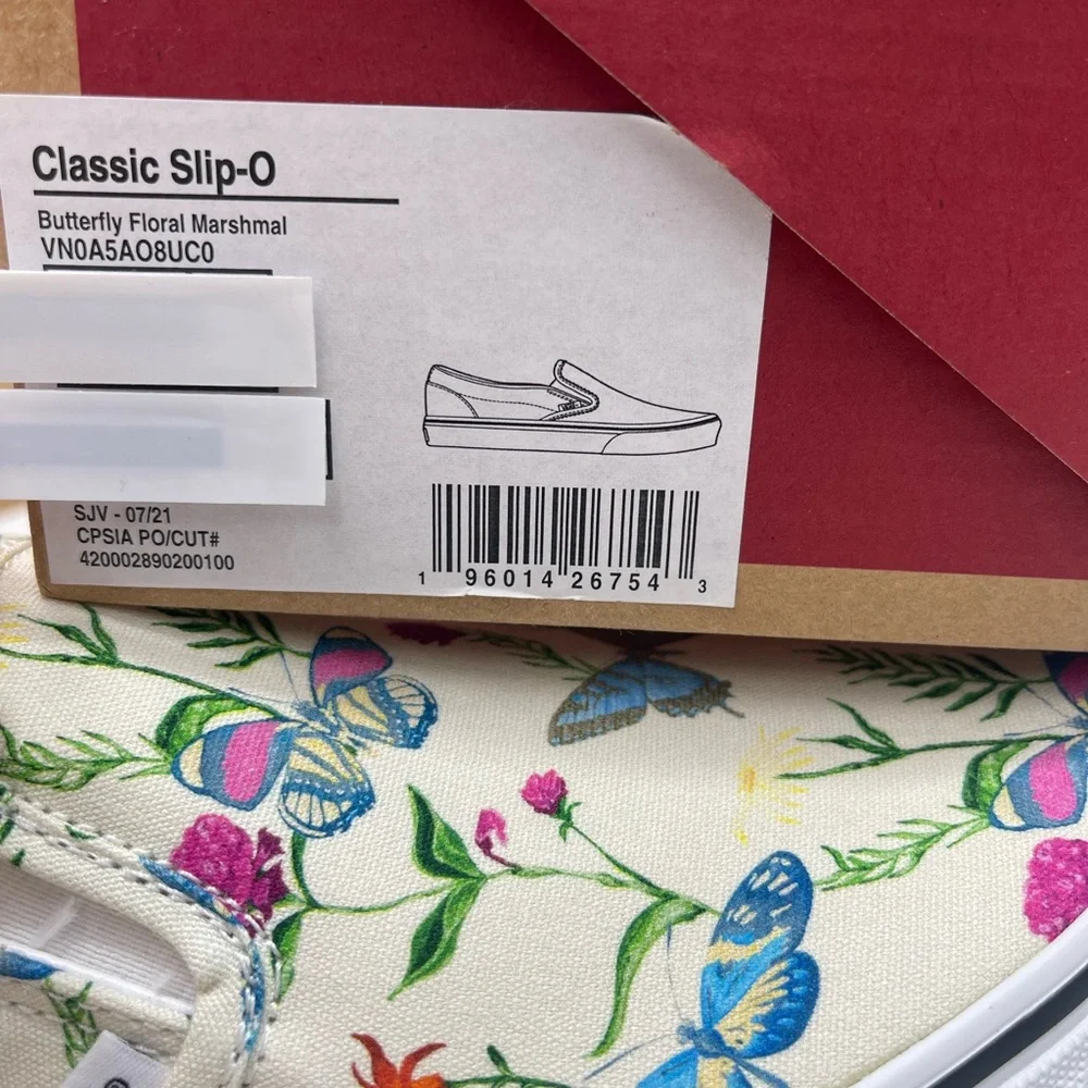 Vans Men’s Classic Slip-On
Butterfly Floral Marshmallow Sneakers 
VN0A5AO8UC0 - Picture 15 of 16